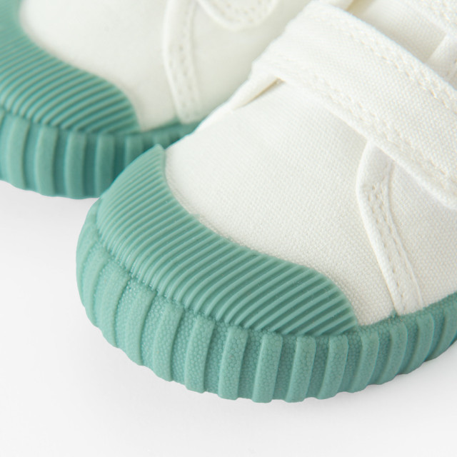 Кецове, цвят: Кремав