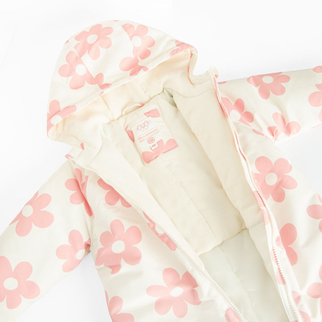 Космонавт, цвят: Бял