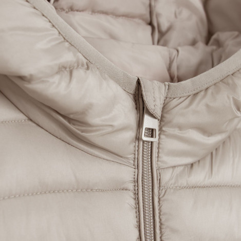 Яке, цвят: Бежов