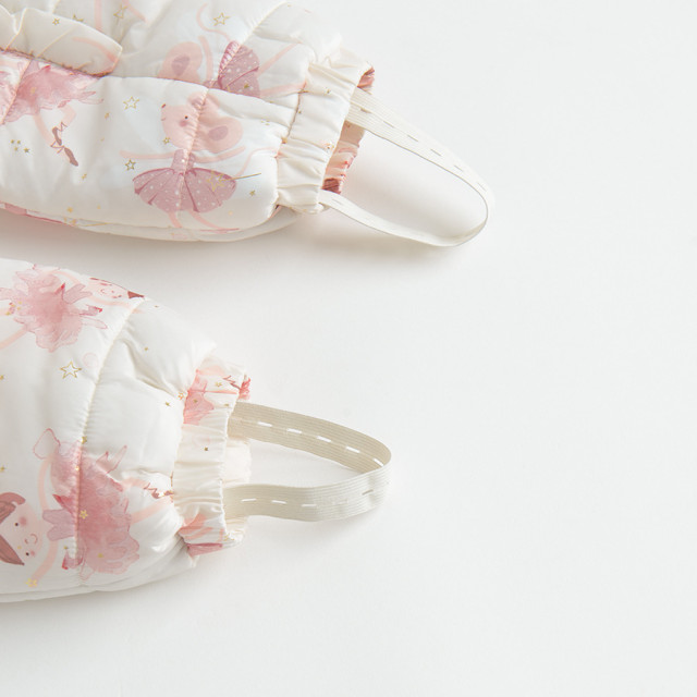 Космонавт, цвят: Кремав