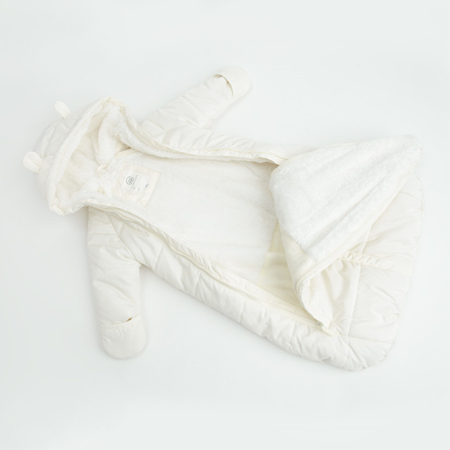 Космонавт, цвят: Кремав