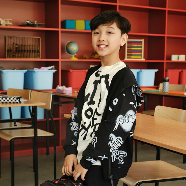 Суитчър, цвят: Черен