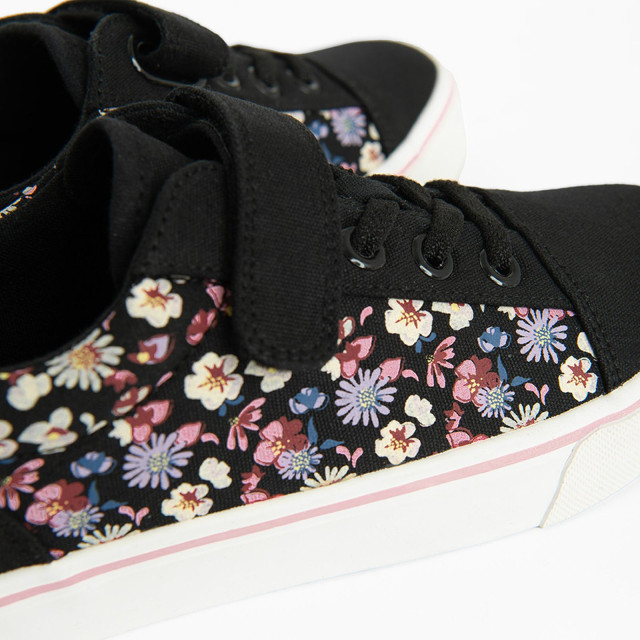 Кецове, цвят: Черен