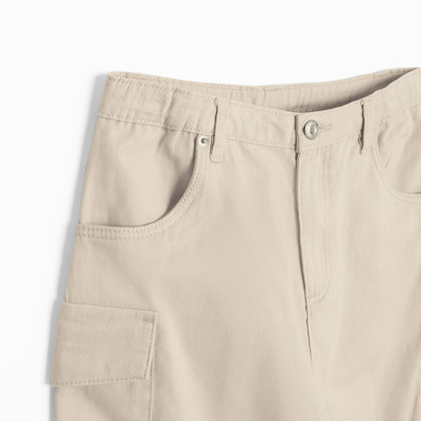 Пола, цвят: Бежов