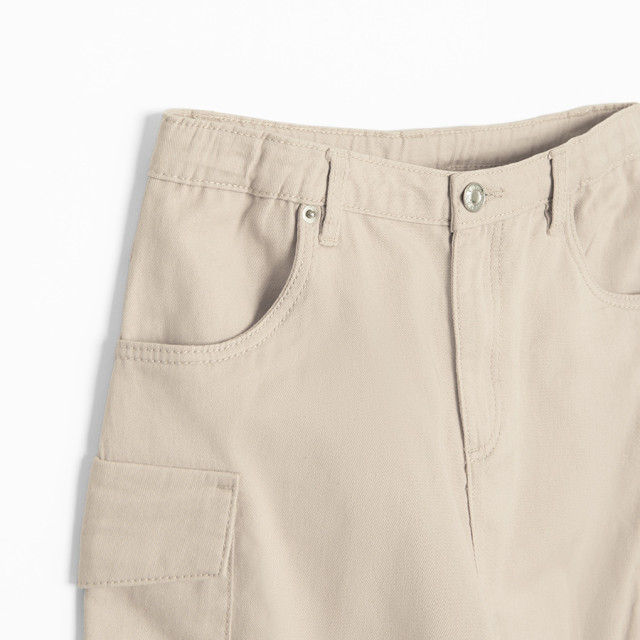 Пола, цвят: Бежов