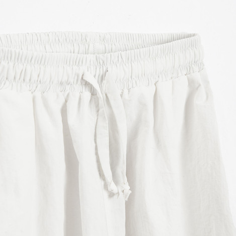 Пола, цвят: Бял