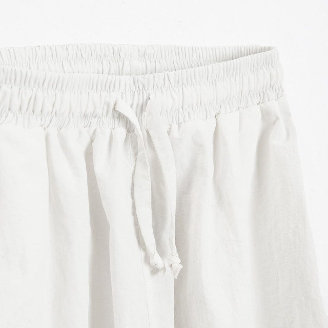 Пола, цвят: Бял