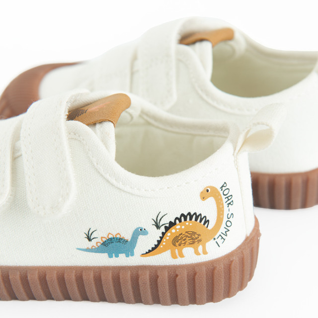 Кецове, цвят: Бял