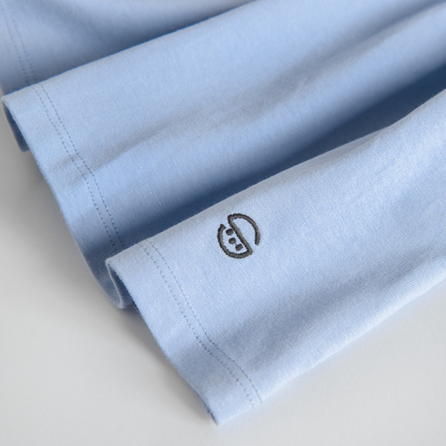 Пола, цвят: Светло син