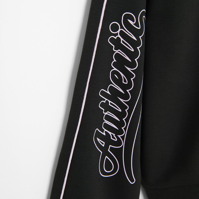 Суитчър, цвят: Черен