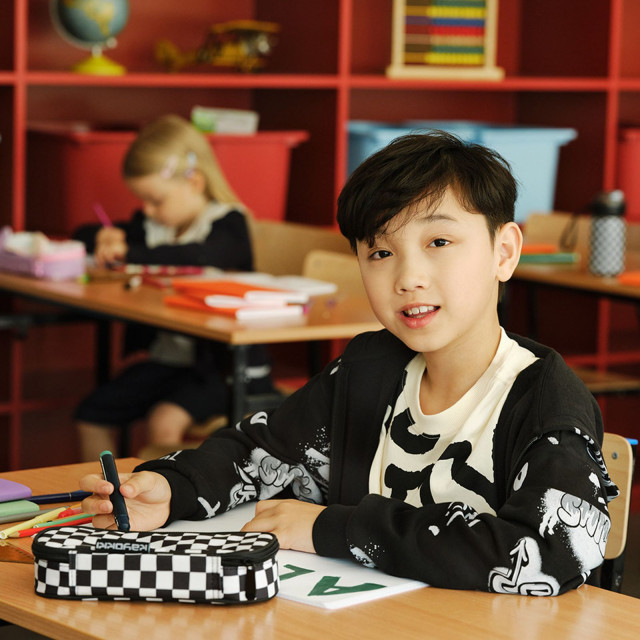 Суитчър, цвят: Черен