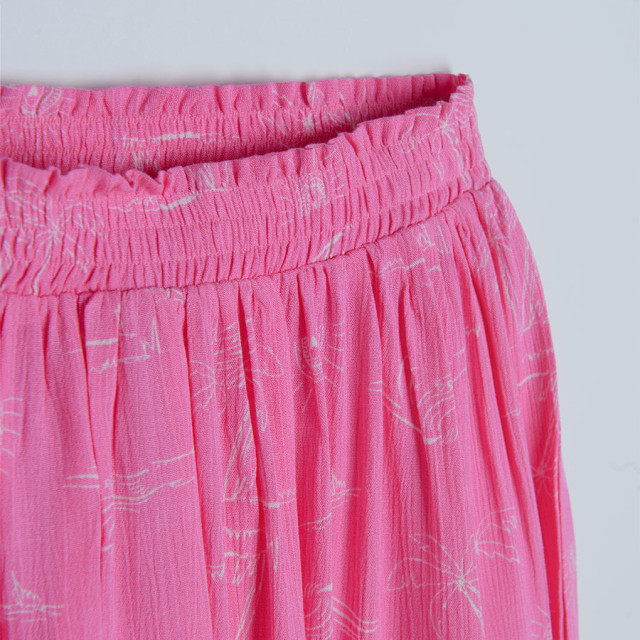 Пола, цвят: Цикламен