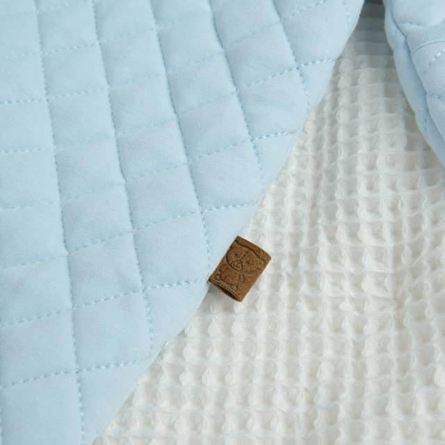 Ескимос, цвят: Светло син