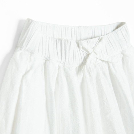 Пола, цвят: Бял