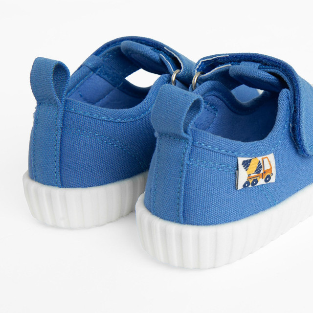 Кецове, цвят: Син