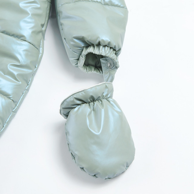 Космонавт, цвят: Ментов