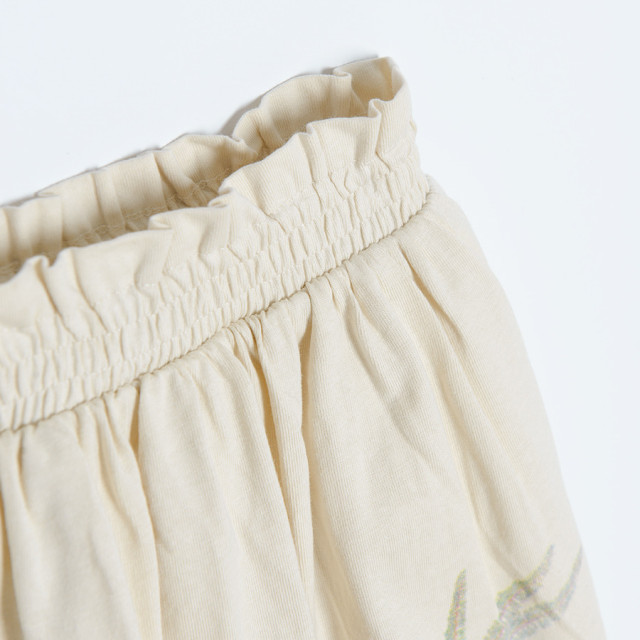 Пола, цвят: Бежов